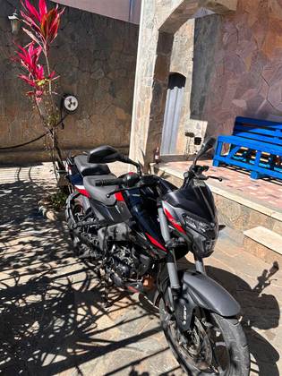 BAJAJ DOMINAR NS160 BAJAJ DOMINAR NS160